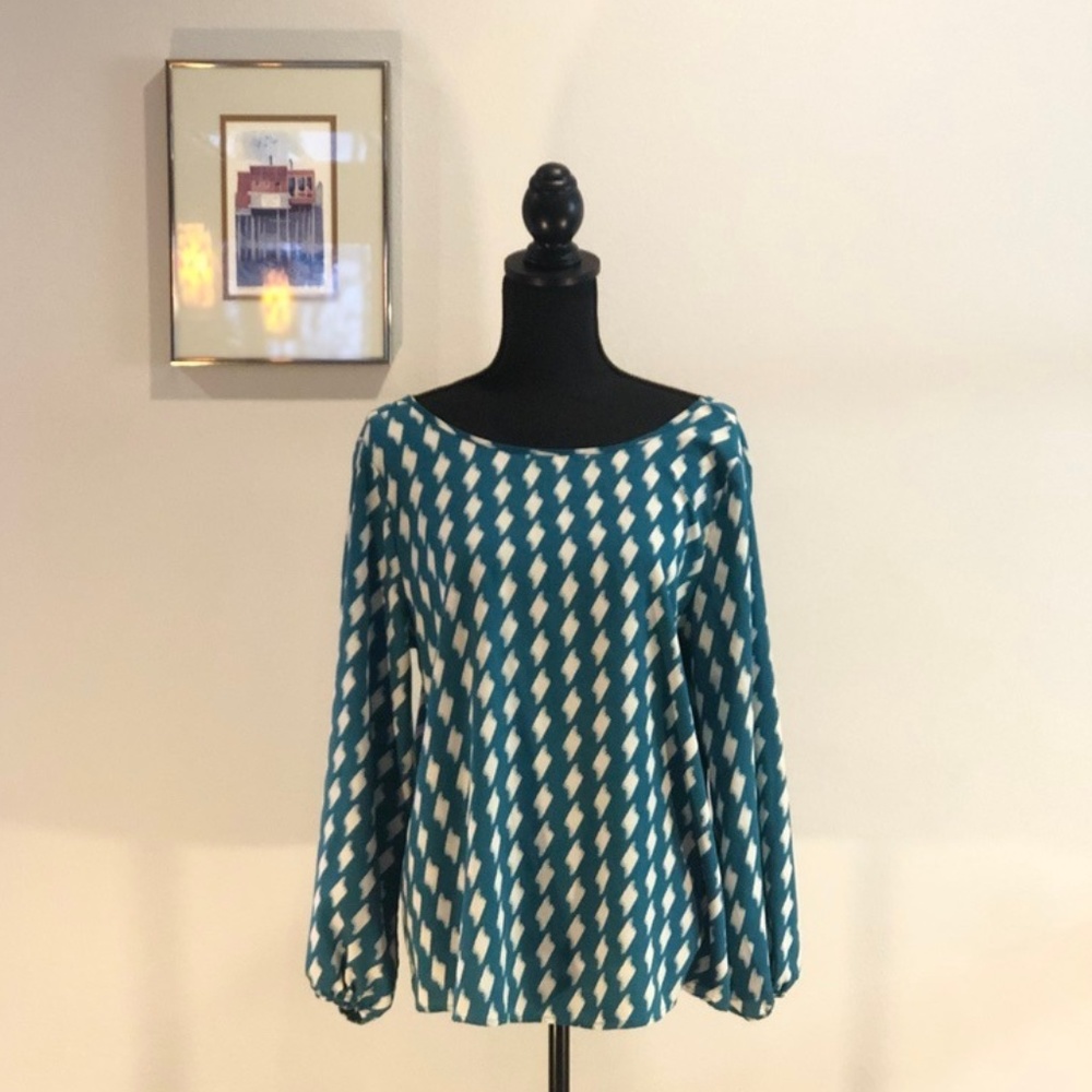 Low Back Blue/Green Top